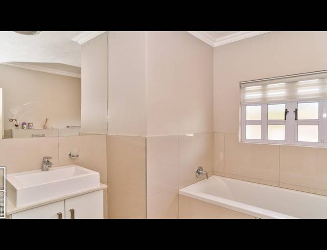 3 BEDROOM TOWNHOUSE FOR SALE IN EDGEMOUNT ESTATE